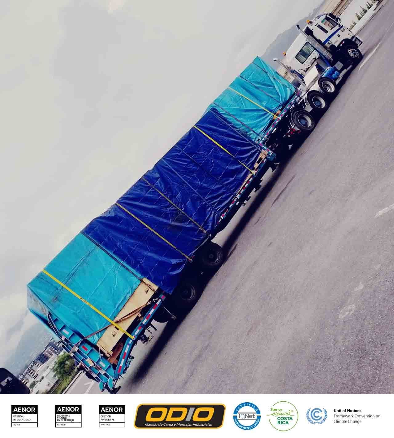 ¡Low boy cargado, transporte de maquinaria!