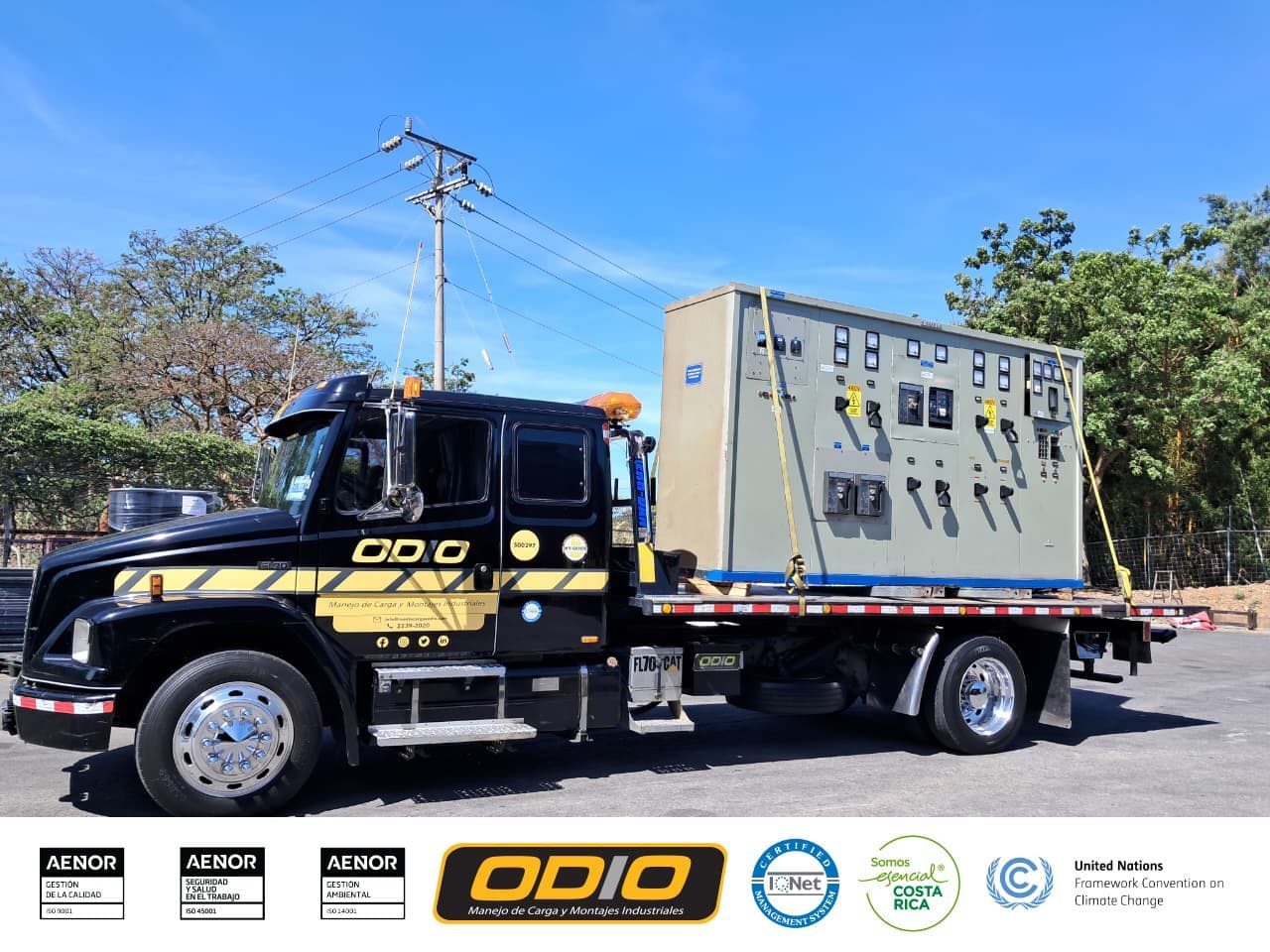 ¡Transporte con plataforma hidráulica!