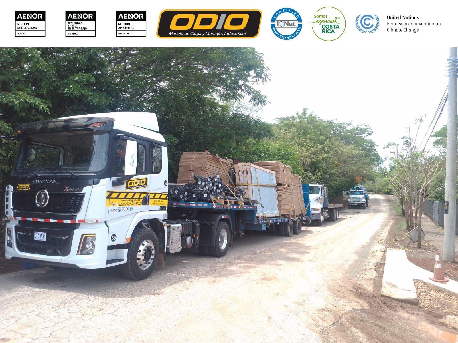 ¡3 de nuestros camiones en entrega de canchas de pádel en Guanacaste!